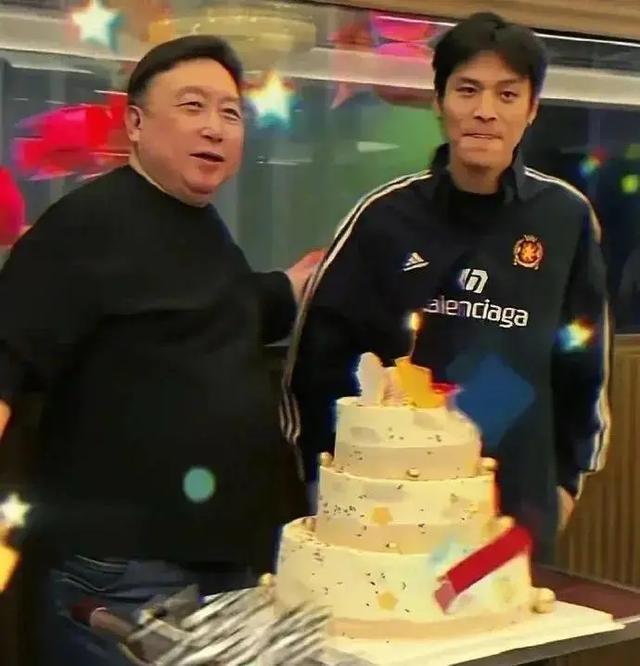 单场成交超1亿,“文化人”董宇辉也学会了“表演” 单场成交超1亿,“文化人”董宇辉也学会了“表演”