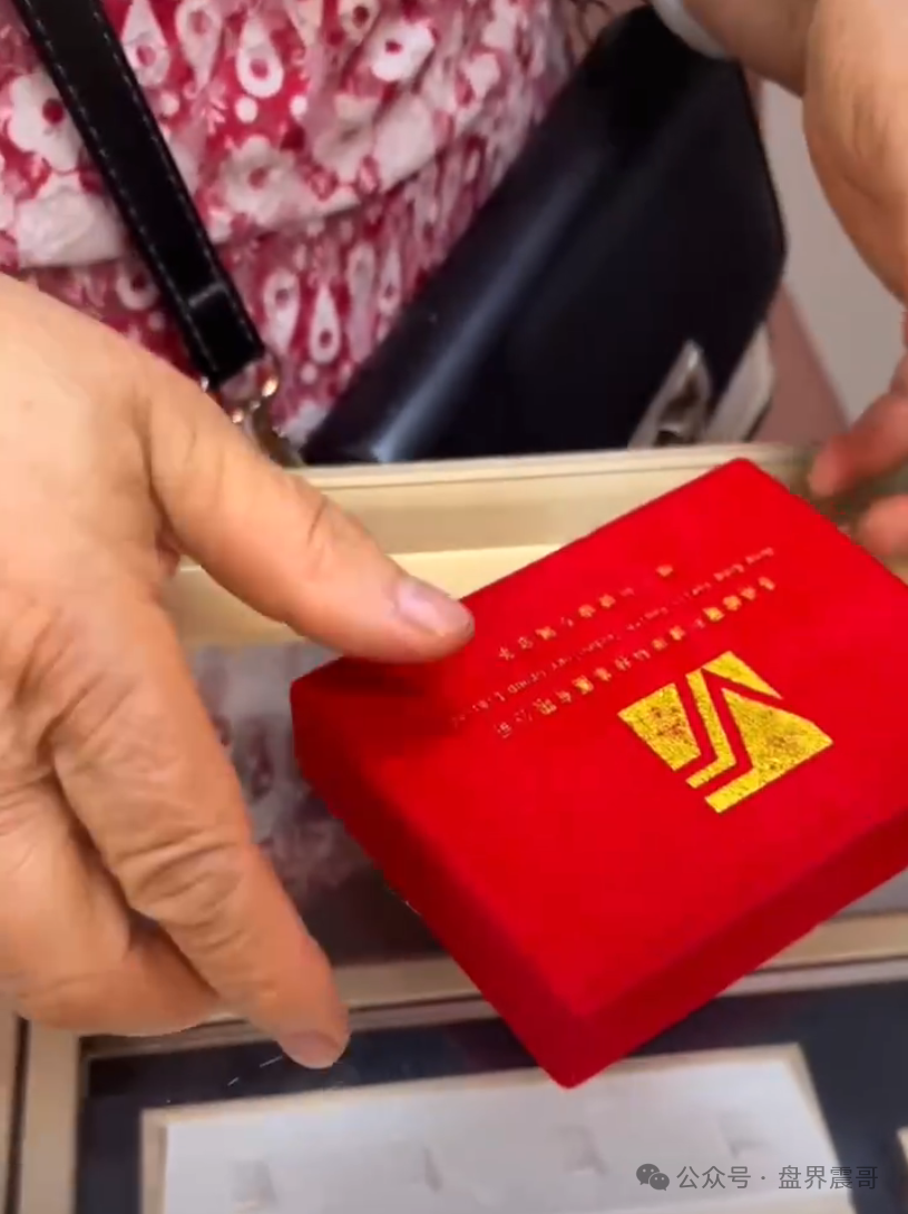 香港维尔利资金盘高度预警,大量单割,买产品送假黄金,四川换法人背锅,内部股东分歧,即将崩盘跑路 香港维尔利资金盘高度预警,大量单割,买产品送假黄金,四川换法人背锅,内部股东分歧,即将崩盘跑路