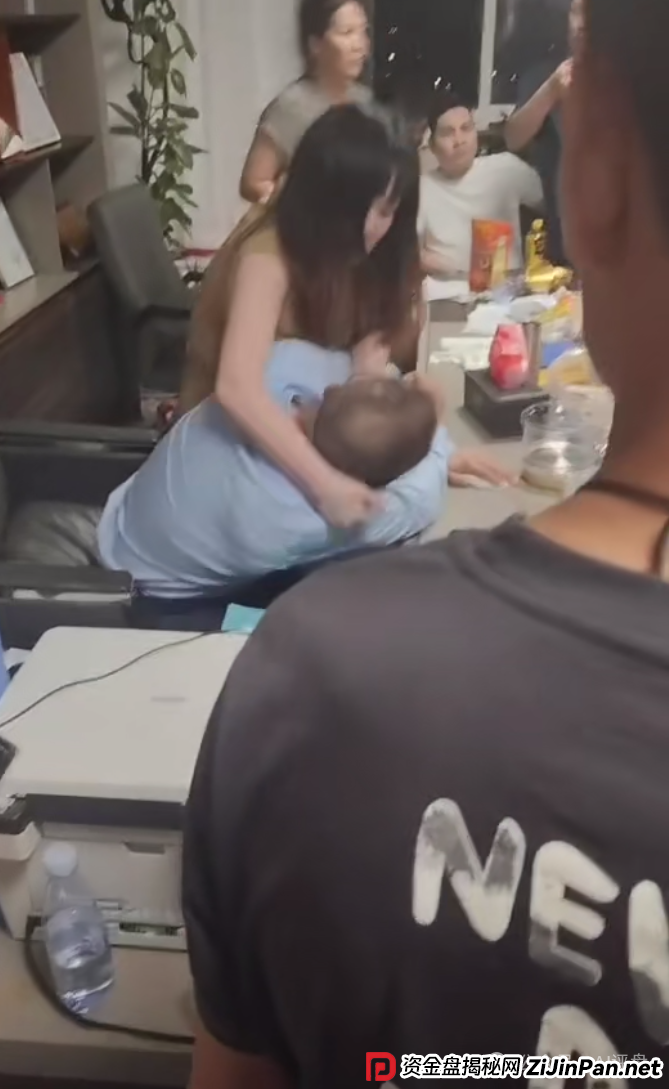 树拍易购资金盘崩盘,万人维权!警方已经立案了,特警接管在维持秩序,无数人血本无归! 树拍易购资金盘崩盘,万人维权!警方已经立案了,特警接管在维持秩序,无数人血本无归!