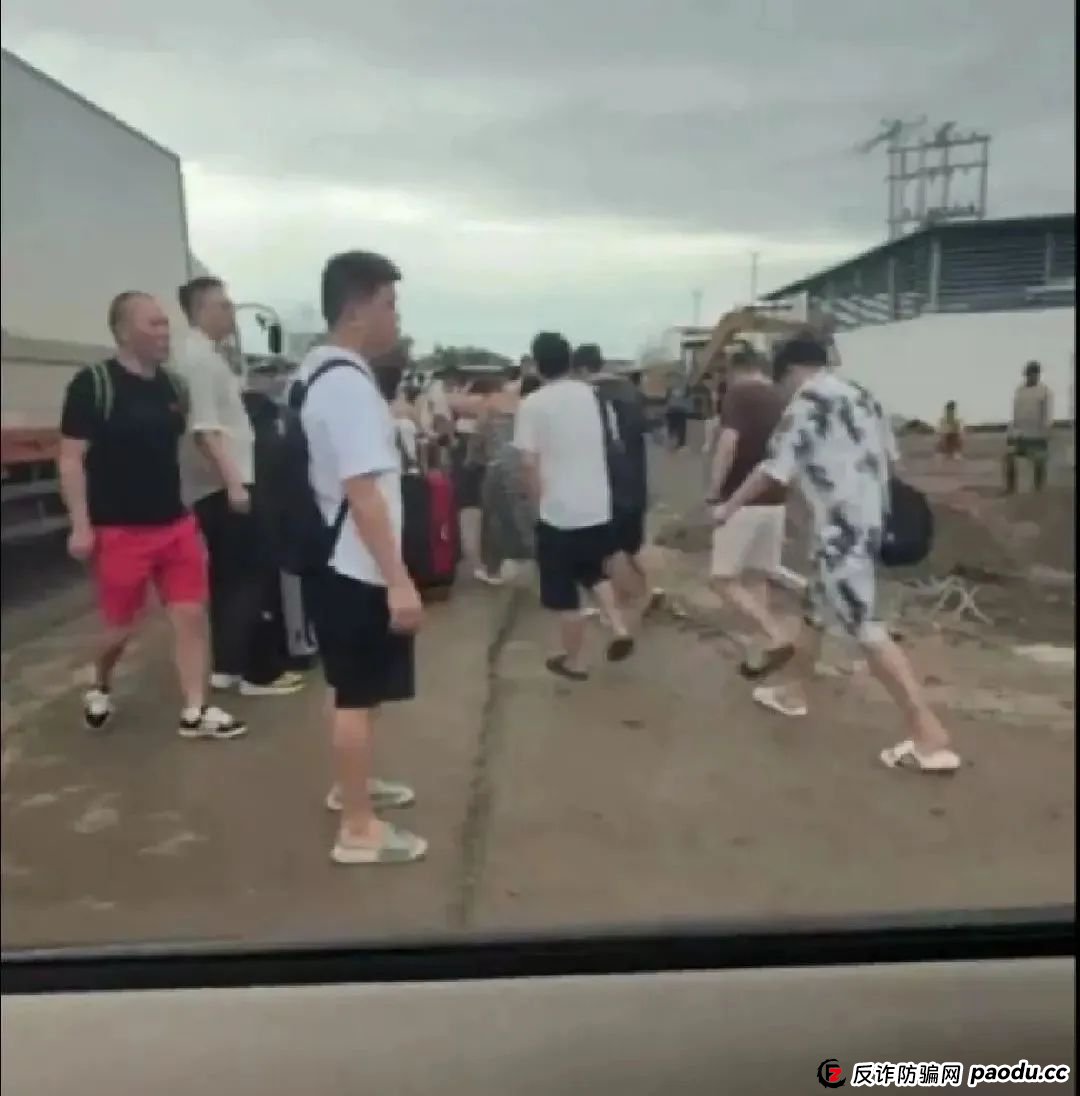 场面震撼！柬埔寨电诈园区上演集体大逃亡！